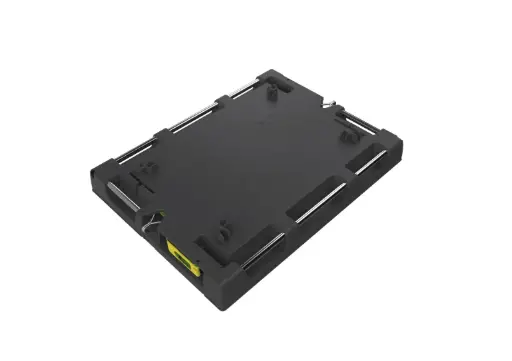 Coperchio per pallet con cinghie retrattili integrate